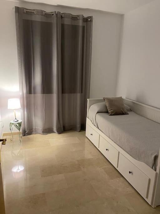 Central Estepona 3 Bed Apt With Pool And Parking Eksteriør billede