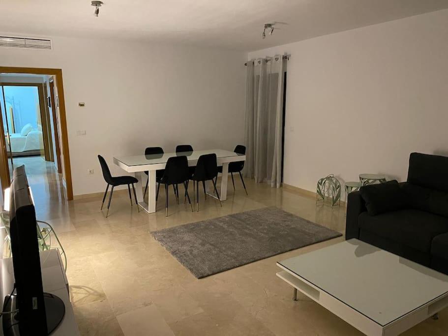 Central Estepona 3 Bed Apt With Pool And Parking Eksteriør billede